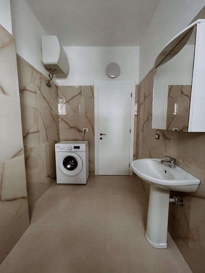 Apartments Bali Durrës Esterno foto